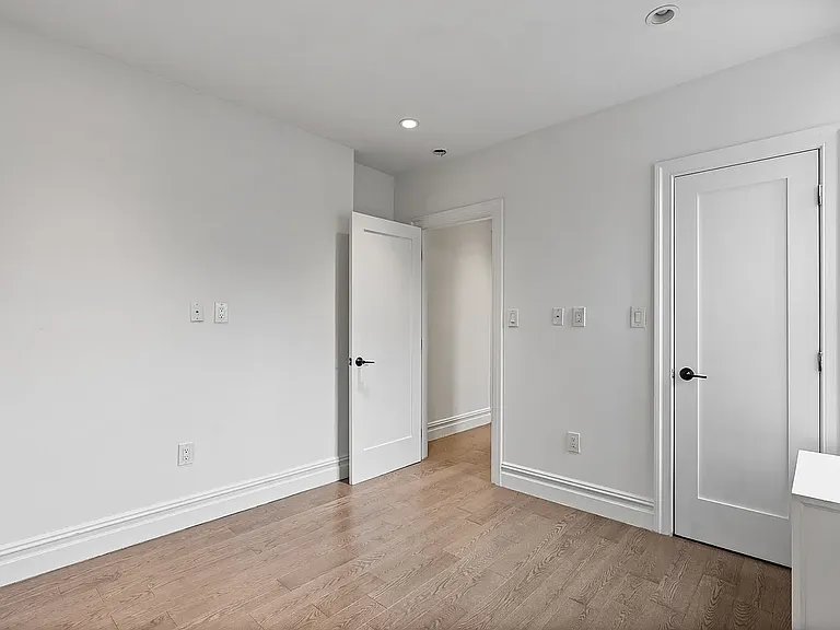 152 Thompson St #3C — Photo 7