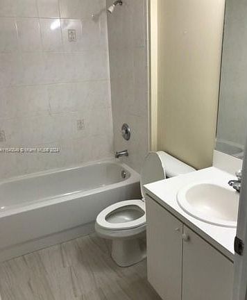 4th image of 4945 N Harbor Isles Dr #102