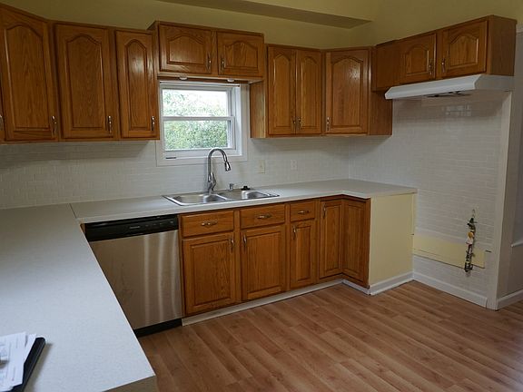 5th image of 104 W Larue St