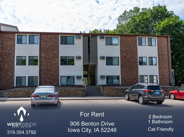 906 Benton Dr, Iowa City, IA