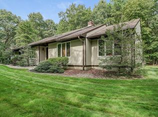 16 Crommelin Ct, East Brunswick, NJ 08816