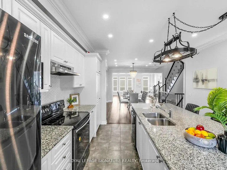 534 Stream Cres — Photo 8