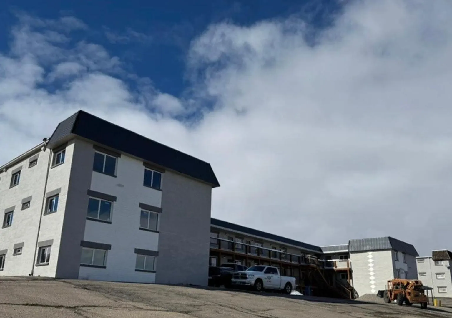 Regency Apartments — Photo 2