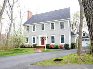 71 Cranmore Ln, Melrose, MA 02176