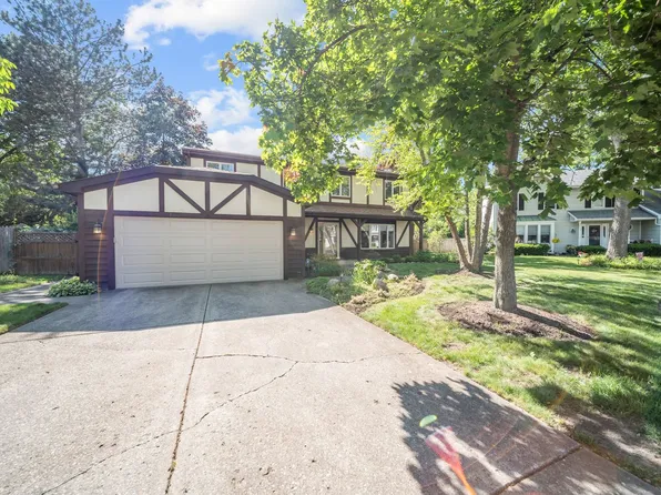 728 Price Ln, Deerfield, IL 60015