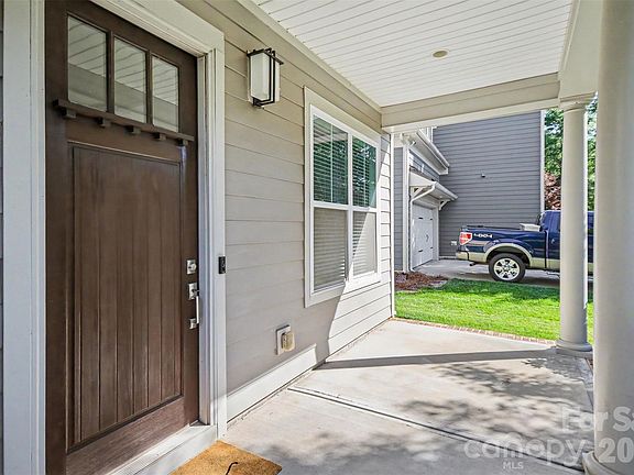 4th image of 221 Hampton Trail Dr