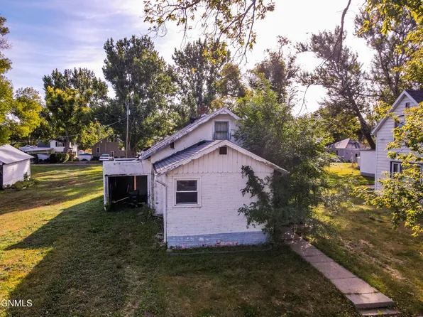 432 7th Ave NE, Valley City, ND 58072