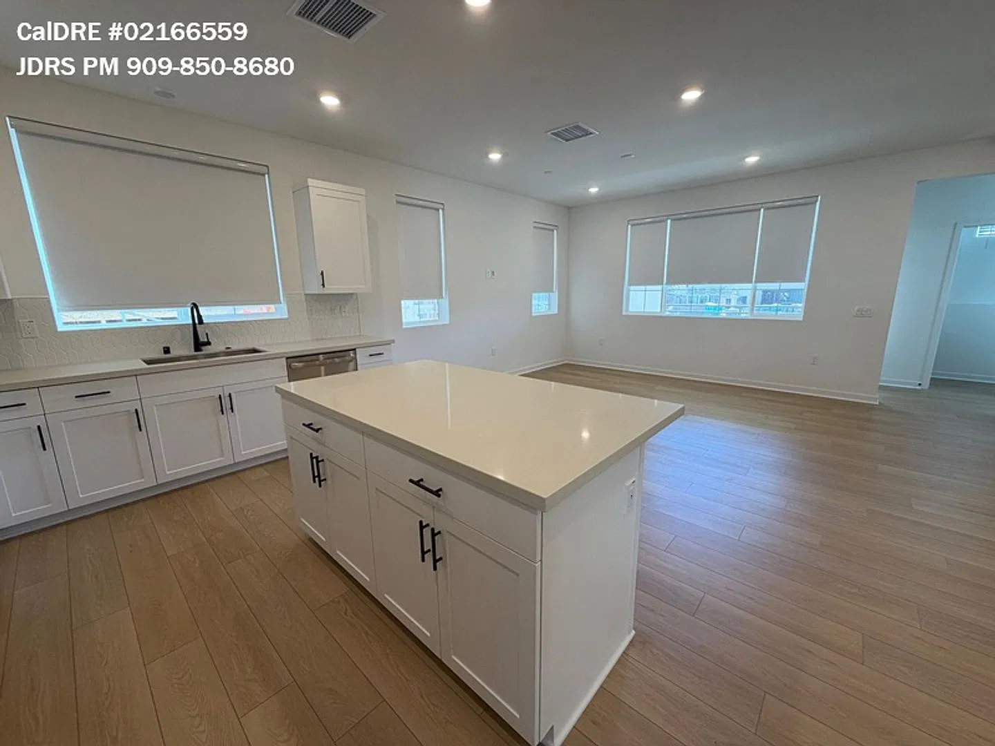 Brand New! Eastvale 4 Bedroom Townhouse — Photo 3