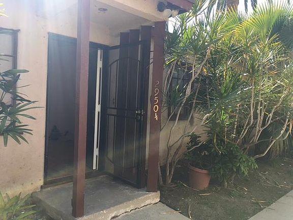 2nd image of 2950 1/4 Hyperion Ave