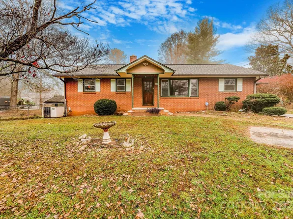 106 7th St, Black Mountain, NC 28711