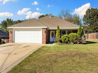 2190 Presley Ln, Springdale, AR 72764
