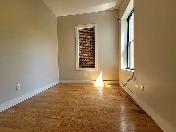 4th image of 772 Jefferson Ave #1C