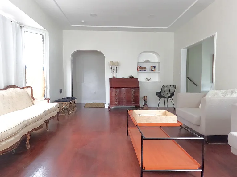 2421 Alcazar St — Photo 6