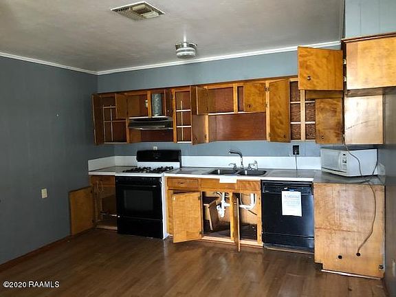 3rd image of 101 Winbourne Ave