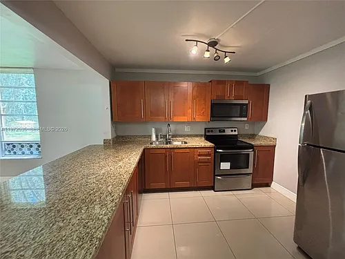 400 Commodore Dr #107 Photo 1