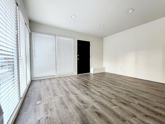 2nd image of 542 Glenrock Ave APT 12