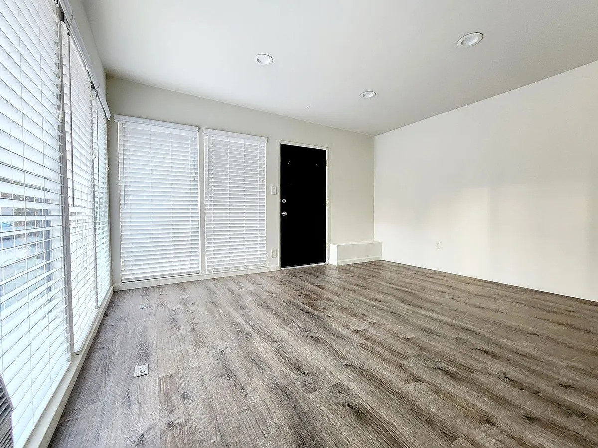 Building Photo - 542 Glenrock Ave