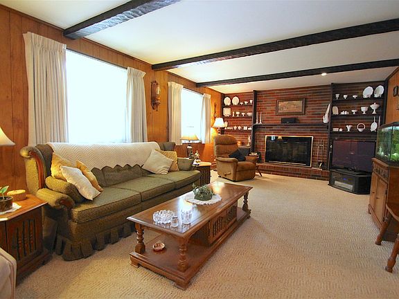 3rd image of 15 Willowview Dr