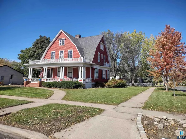 303 W 2nd St, Miller, SD 57362