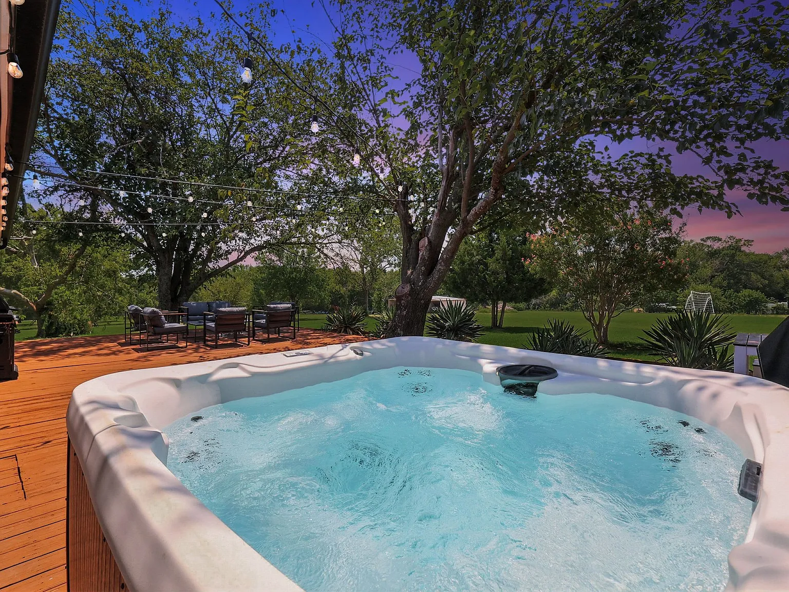 5 bed, 3160 sqft, $12,900 — Photo 2