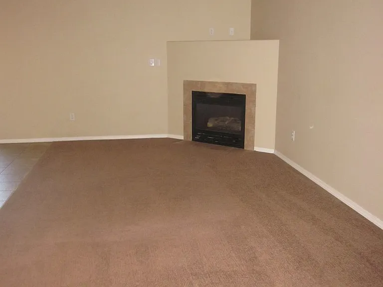 1930 SW Reindeer Ave — Photo 2