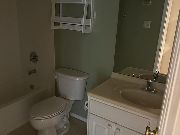 5th image of 3772 Idlebrook Cir APT 100