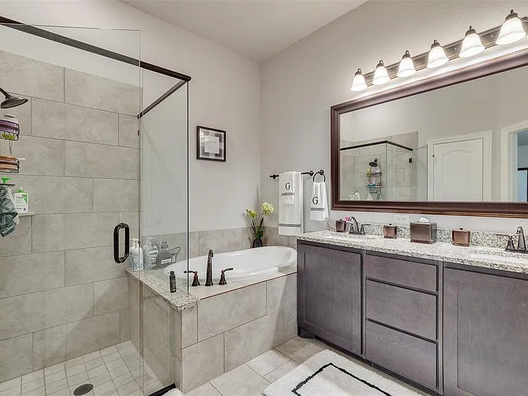 2210 Moon Dance Ln — Photo 22