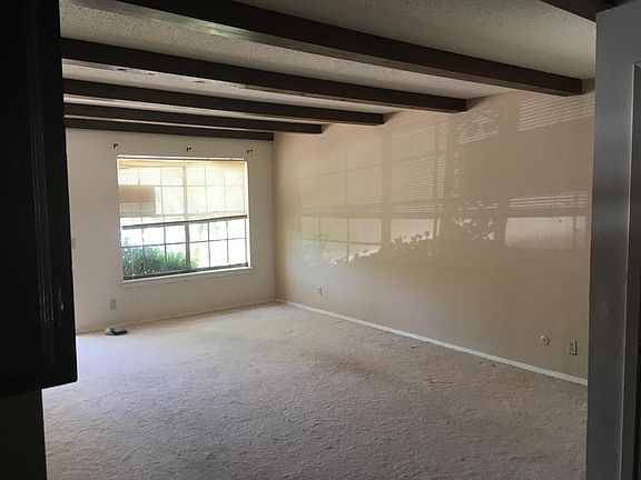 Large rooms. Open floor plan