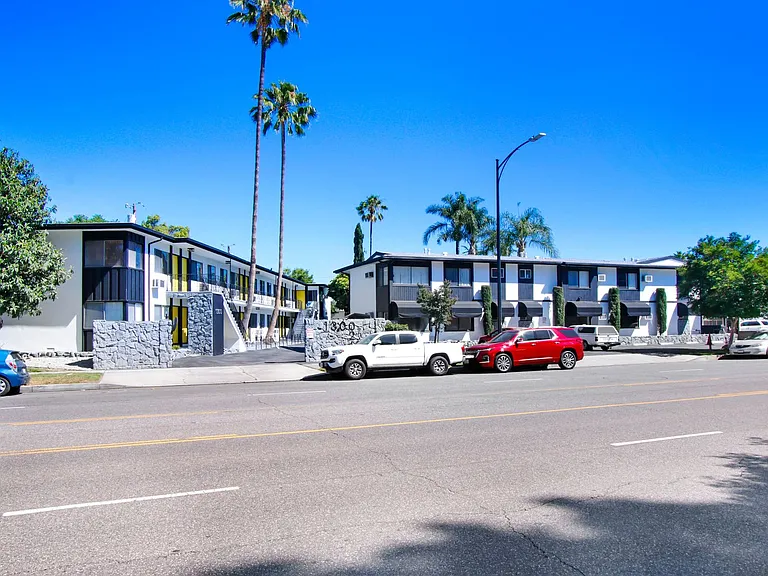 1302 W Olive Ave — Photo 23