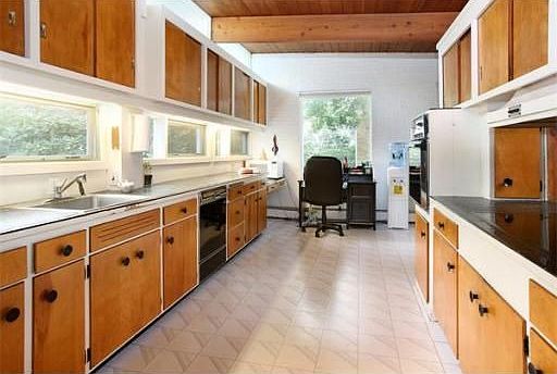 4th image of 87 Country Club Ln