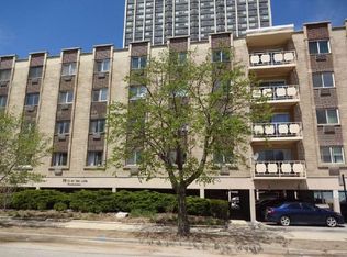 2772 E 75th St APT 3, Chicago, IL 60649