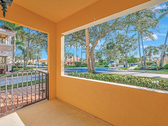 5th image of 29072 Alessandria Cir #29072