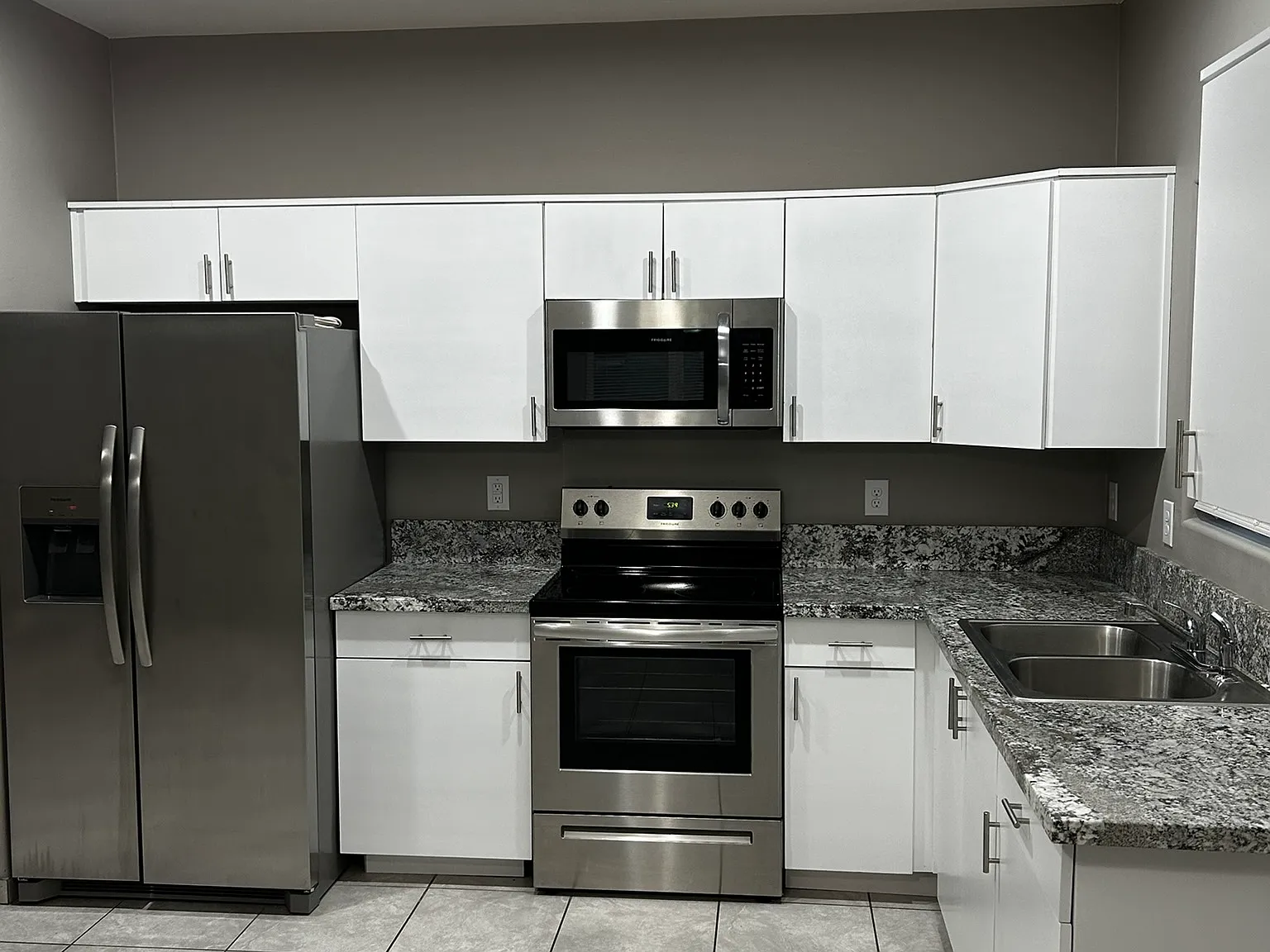 Clean & Affordable 2 Bed, 1 Bath Rental — Photo 2
