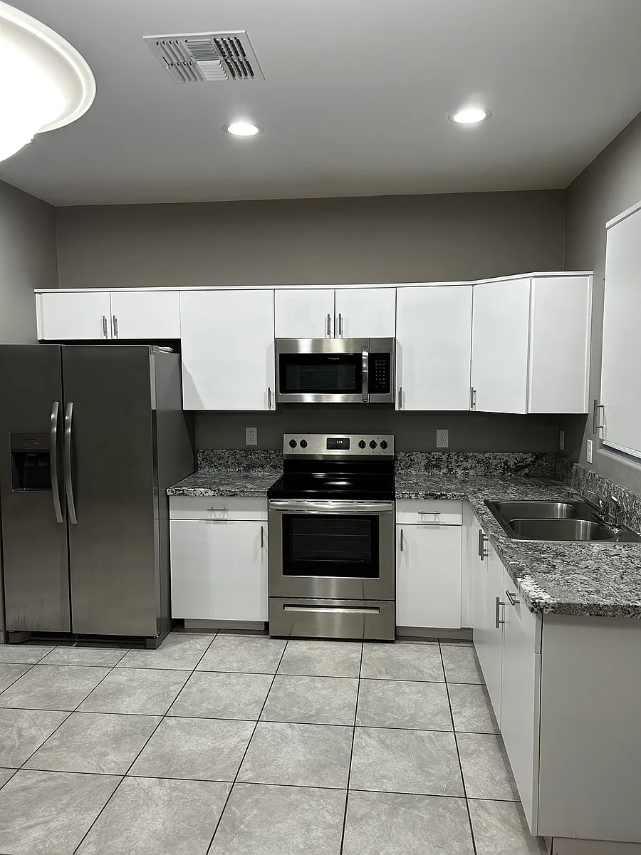 Building Photo - 2531 S Park Ave #B