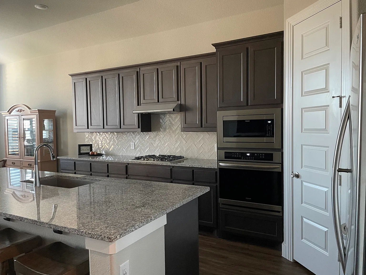 3 bed, 2445 sqft, $3,100 — Photo 4