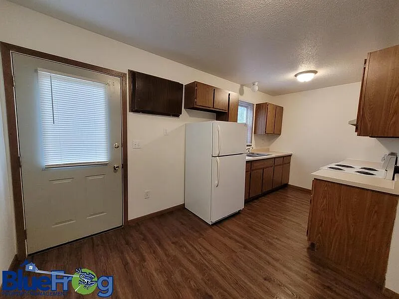 2 bed, 1.0 bath, $799 — Photo 3