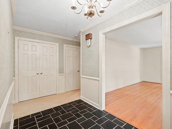 5th image of 1120 Meriwether Cir