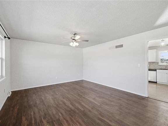 3rd image of 612 Golf St