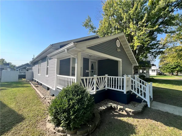 513 W Washington St, Hoopeston, IL 60942