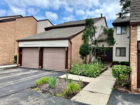 4447 Laurel Club Cir APT 11, West Bloomfield, MI 48323