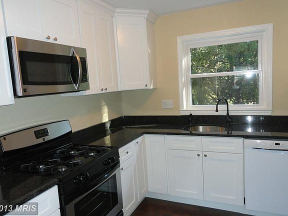 4th image of 14835 Leicester Ct