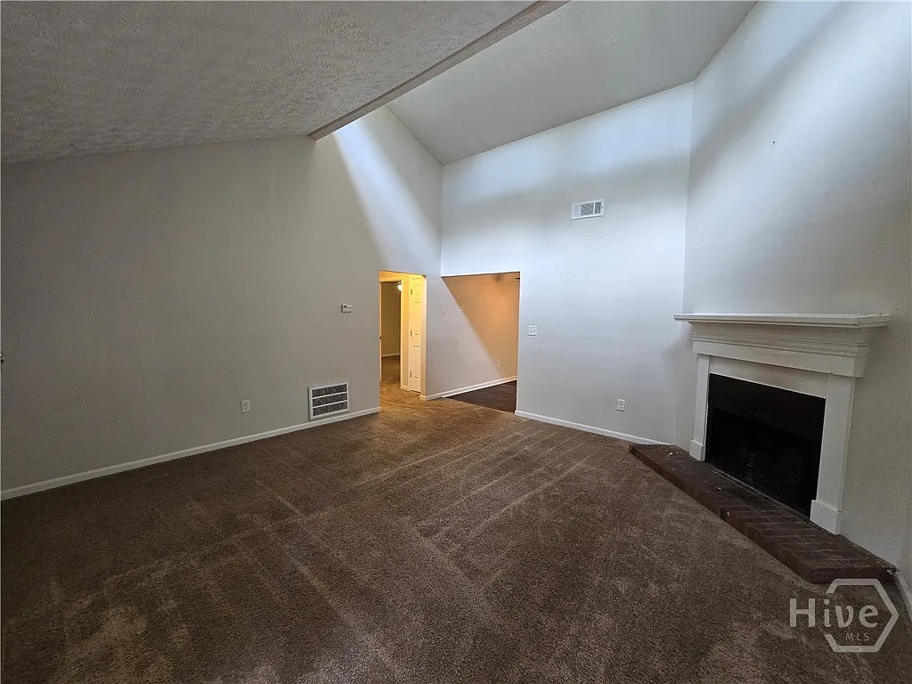 2 bed, 1.0 bath, 924 sqft, $1,200 — Photo 3