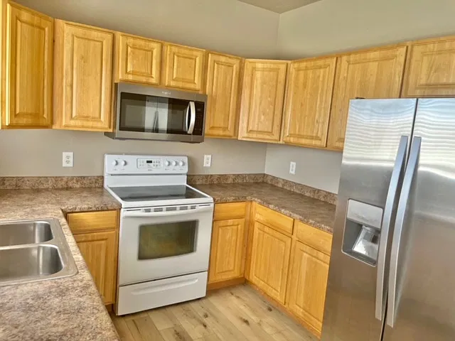3 bed, 1432 sqft, $1,695 — Photo 3