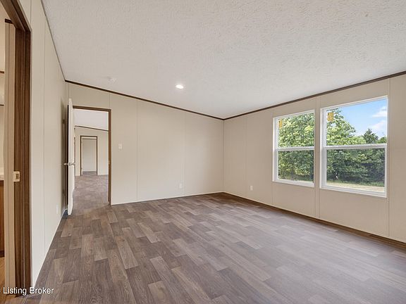 3rd image of 266 Cedar Ridge Ln
