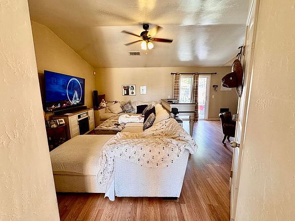 3rd image of 814 Tempe Drive