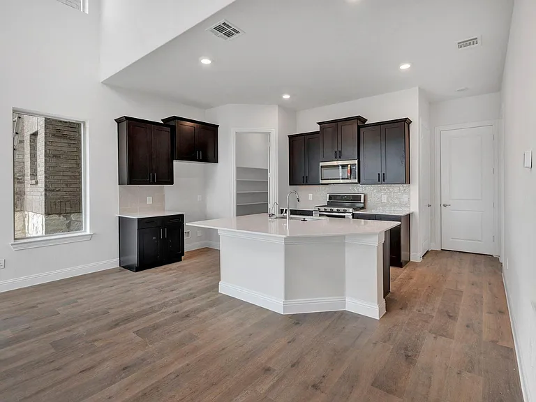 4546 Community Ct — Photo 4