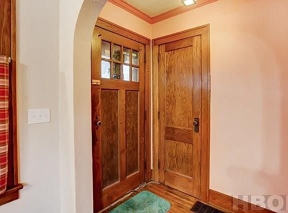 3rd image of 824 Cory St