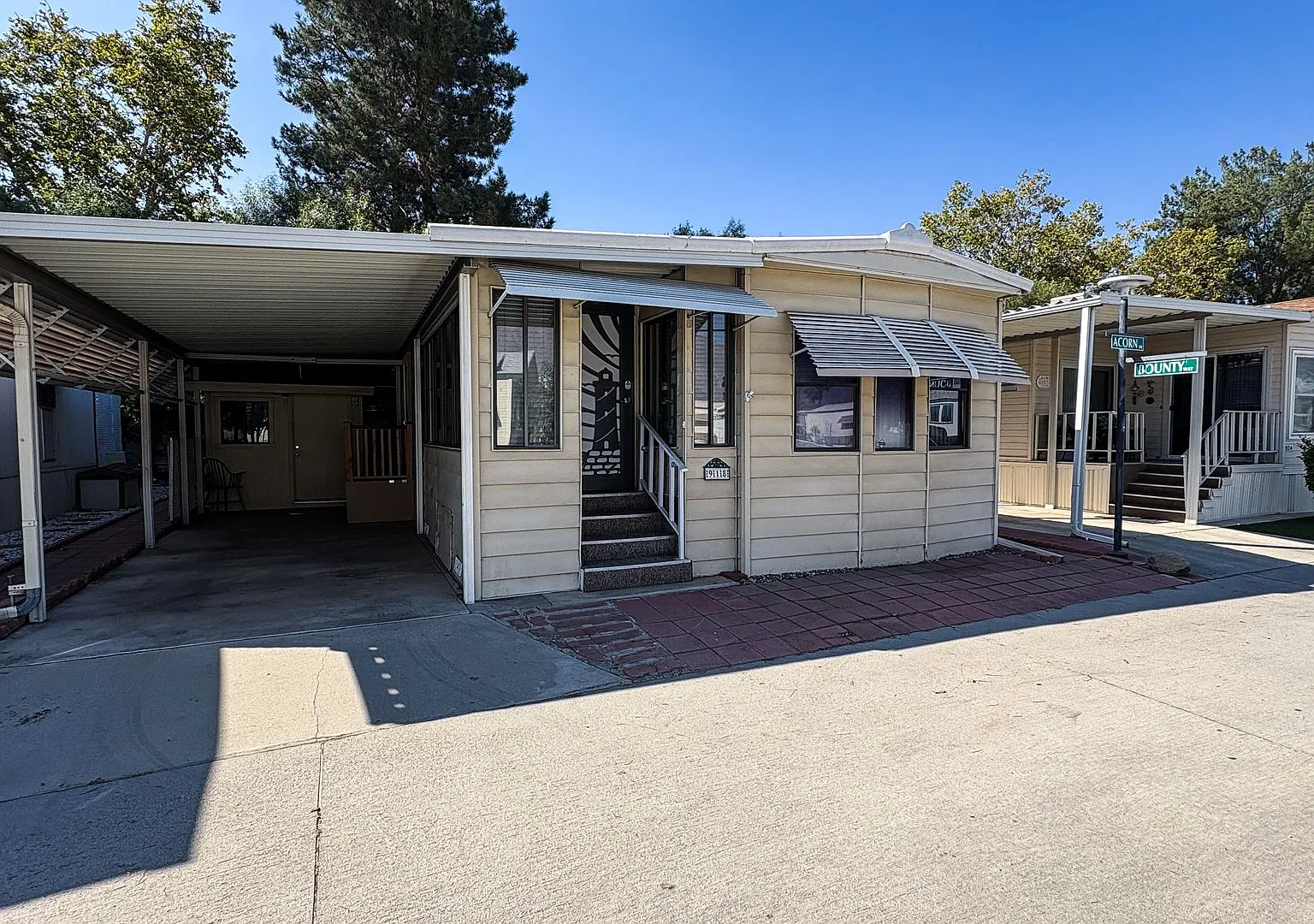 918 Acorn Dr — Photo 1