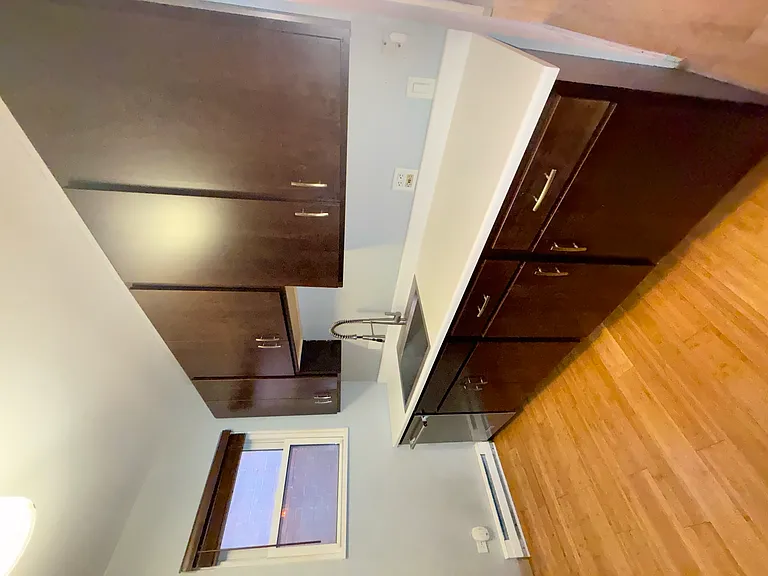 2016 W Charleston Ave #1R — Photo 3