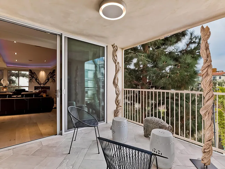 N Oakhurst Dr — Photo 13